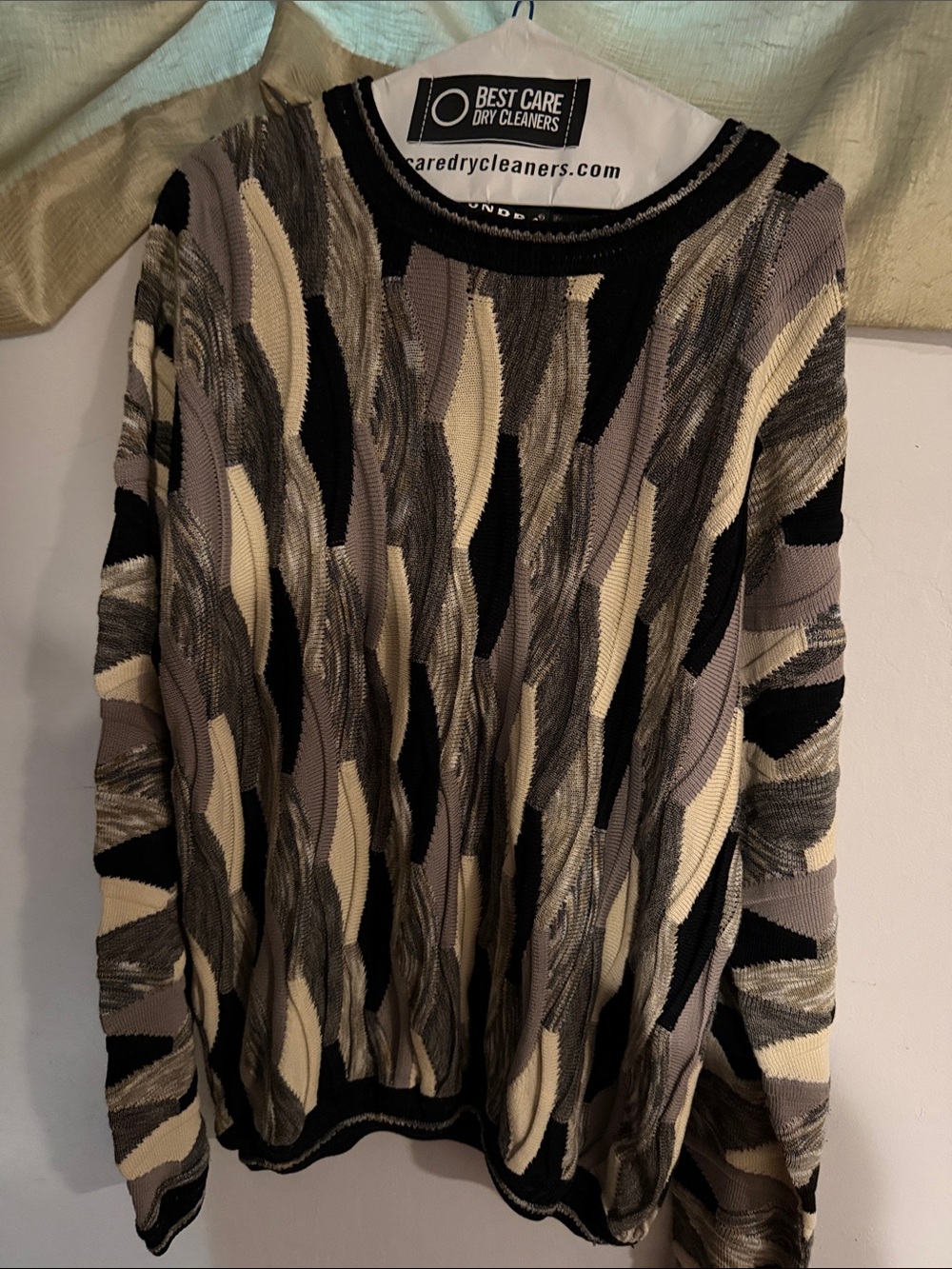Vintage Crewneck 

Tundra Men's Crewneck Sweater in Black, Gray & Cream